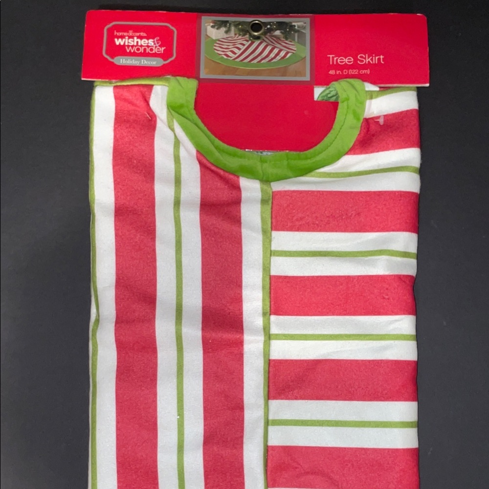 NWT! Wishes & Wonder Red and Green Tree Skirt